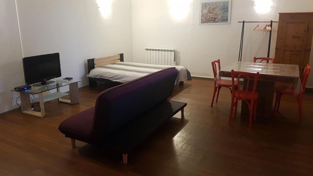 Grand Studio Et Jolies Chambres A Louer Passins Екстериор снимка